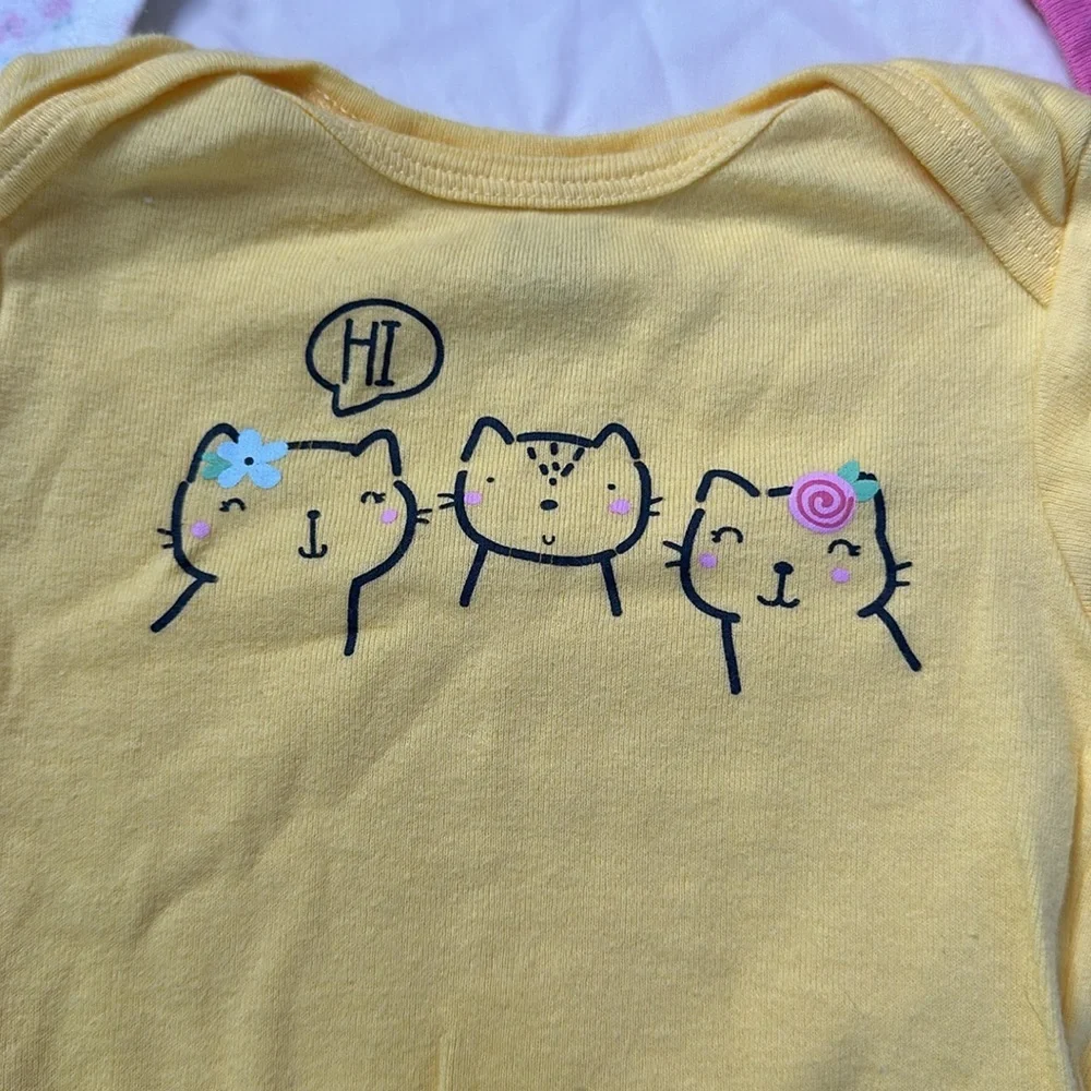 Onesie brand set of 7, size 6-9 month short sleeve bodysuits. GREAT CONDITION.